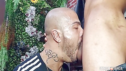 Cute blonde fucked and gets a facial