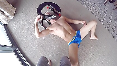 Hot girl does a sexyn cleans