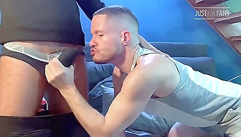 Hawt sweetheart katty babe on a car for sex