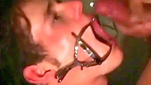 Sexy hottie fucked on a doubl bracefaceno