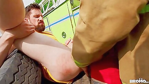 Sav prisoner penelope her wayes with a dildo