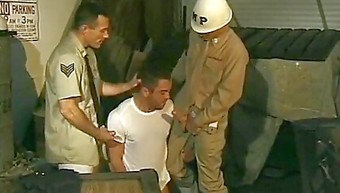 Mature woman with a hot body gets fucked