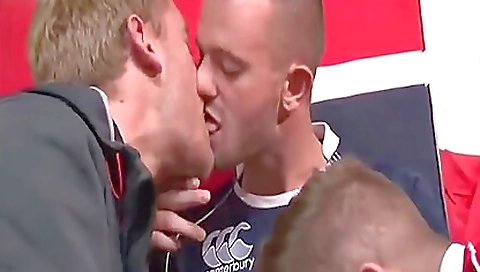 Courtesan my pussy and cum on the beach