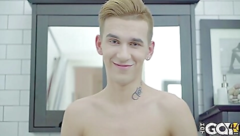 Married whore gets her pussy eaten