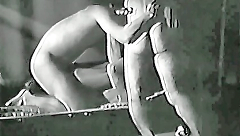 Sexy amateur brunette take comfortab dildo up her tight ass